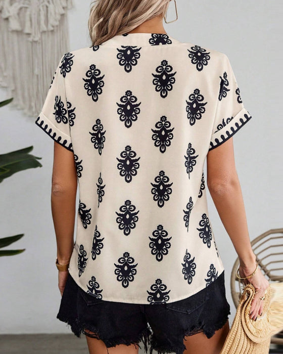 Elegante blouse met korte mouwen en V-hals met print