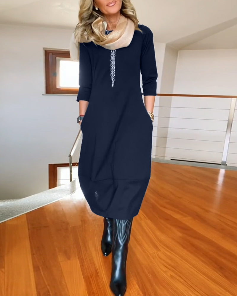 Elegante effen jurk met ronde hals en zak
