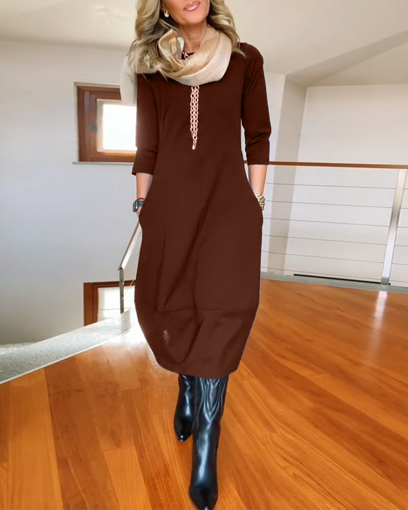 Elegante effen jurk met ronde hals en zak