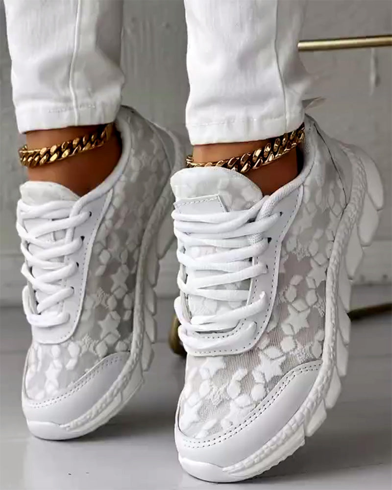 Eenvoudige effenkleurige ademende veterschoenen