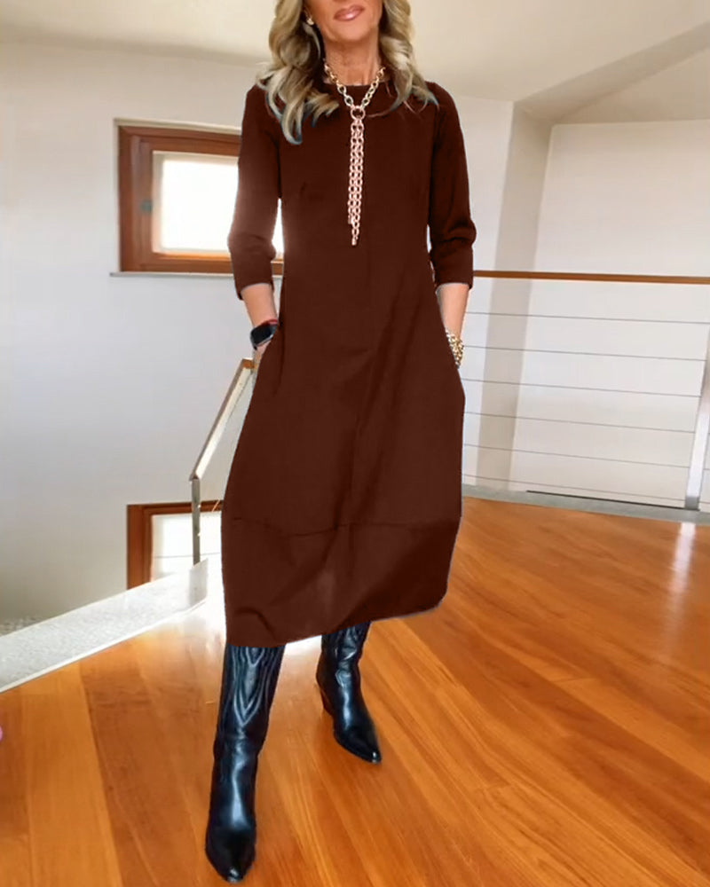 Elegante effen jurk met ronde hals en zak