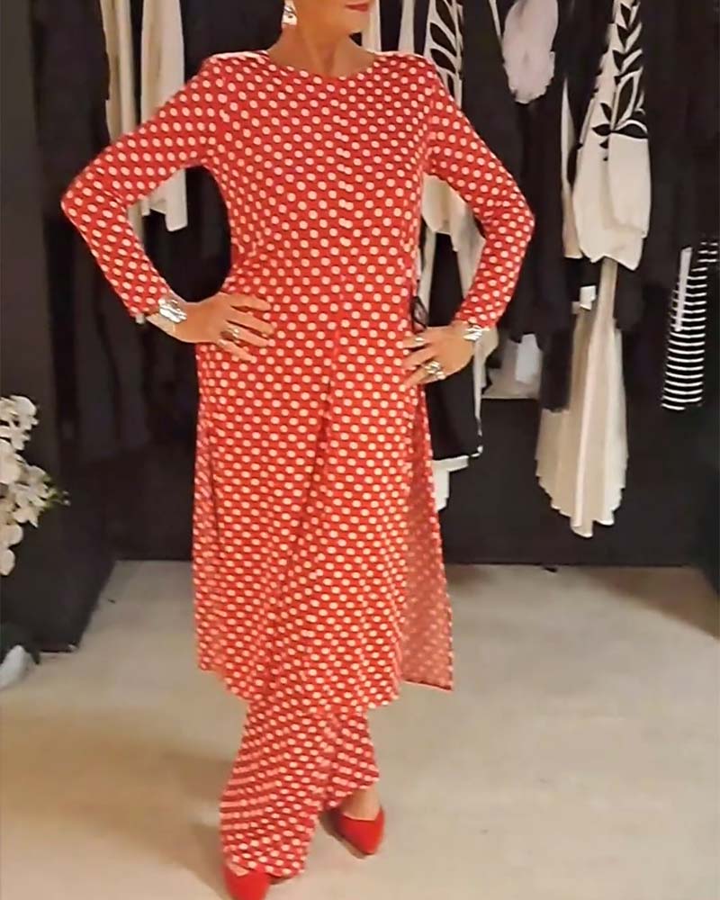 Elegant pak met stippen en split