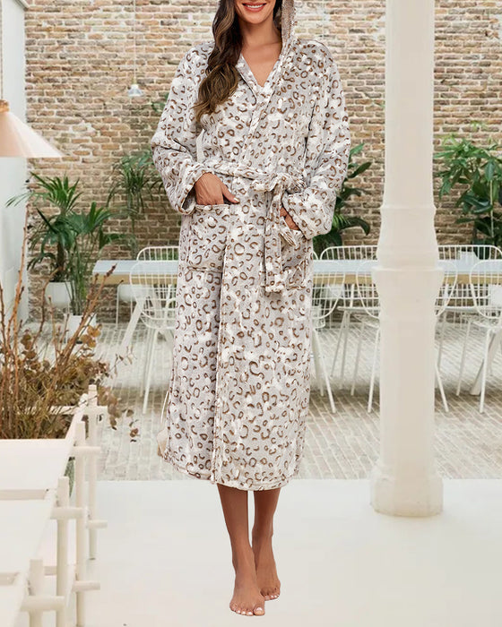 Flanel Robe Met Luipaardprint En Elegant Kenmerken