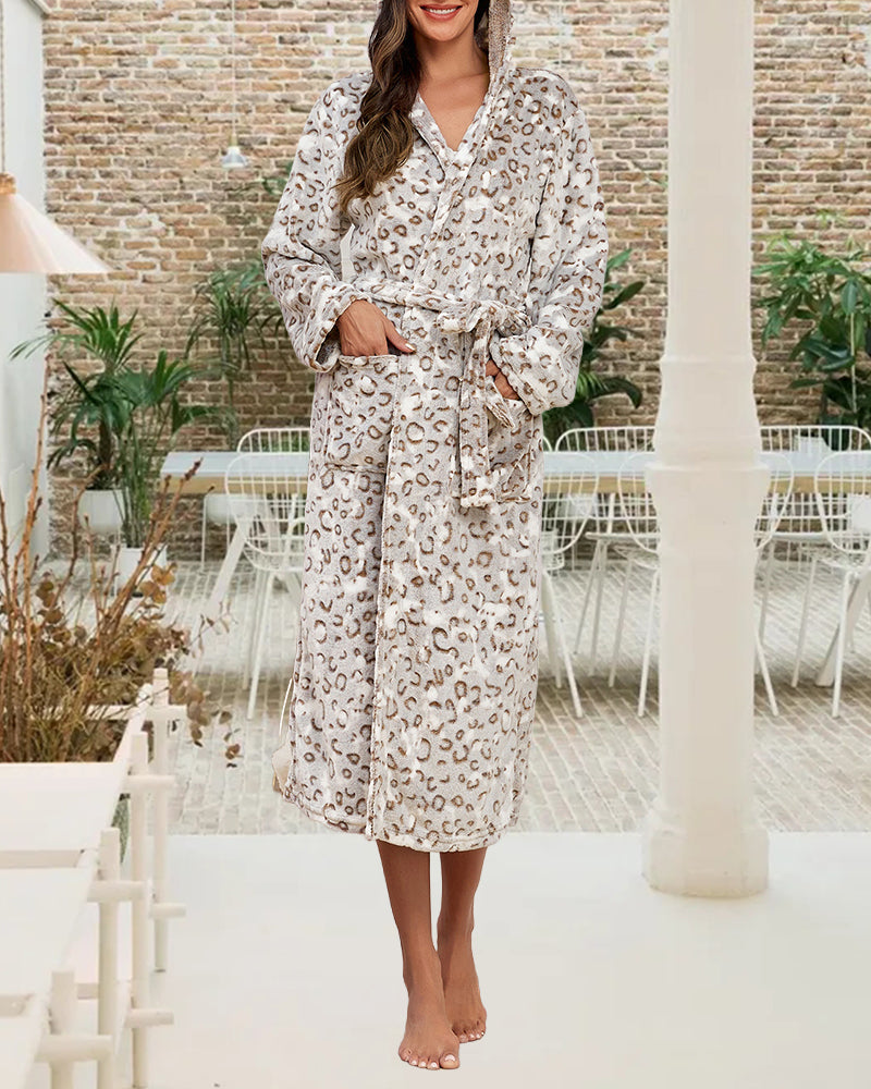 Flanel Robe Met Luipaardprint En Elegant Kenmerken