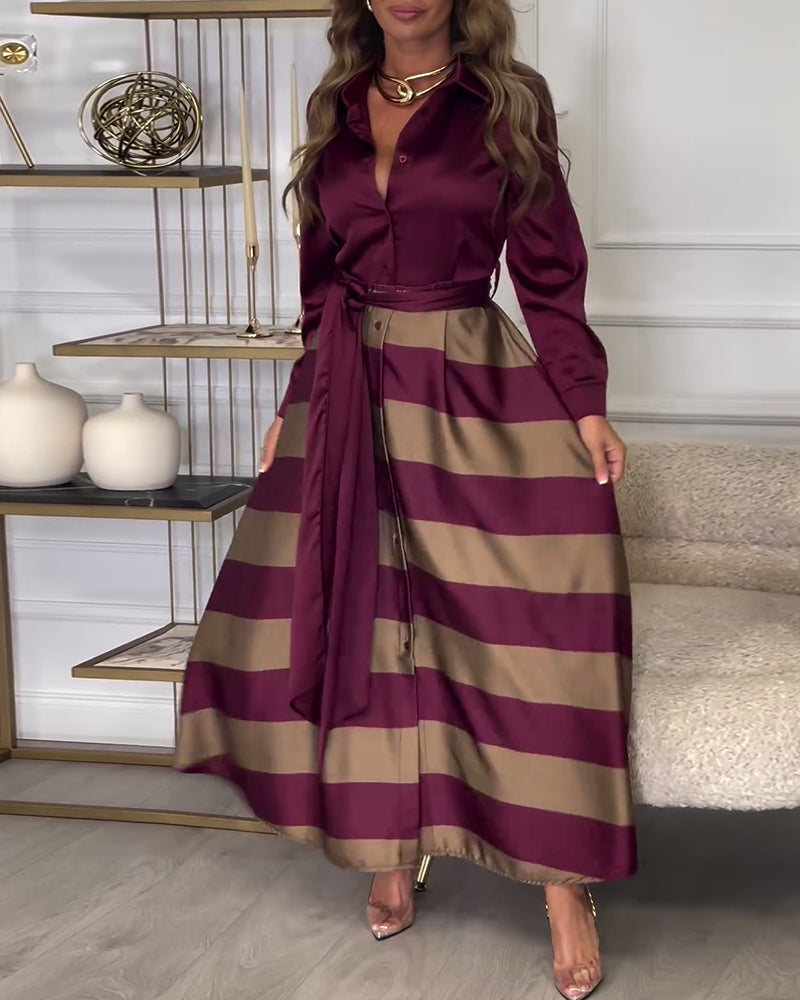 Elegante gestreepte bedrukte jurk met revers en band