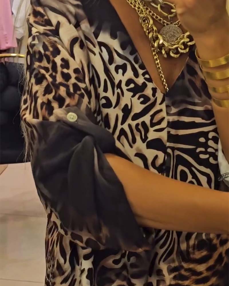 Losse jurk met V-hals en luipaardprint