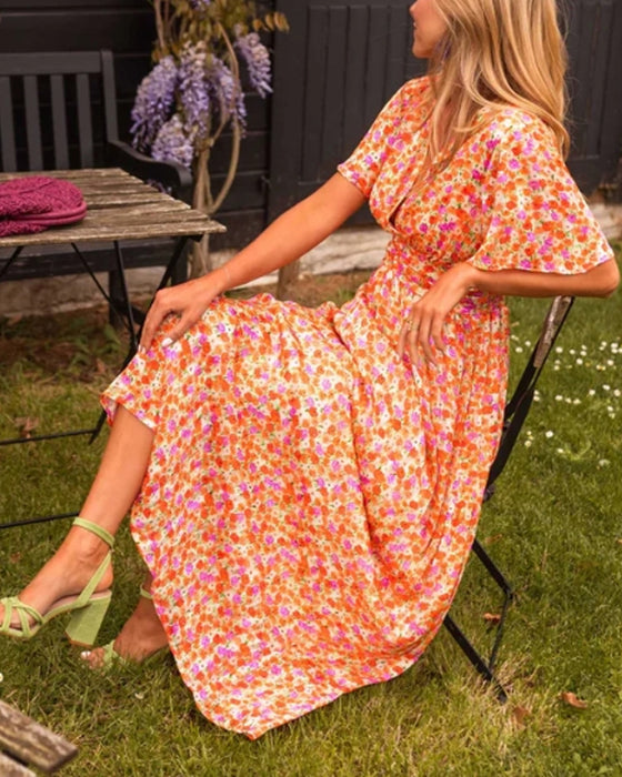 Getailleerde bloemenjurk met V-hals