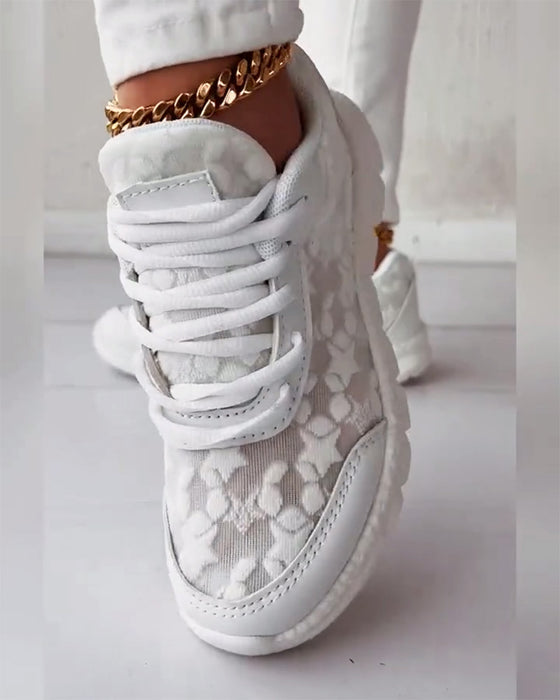 Eenvoudige effenkleurige ademende veterschoenen