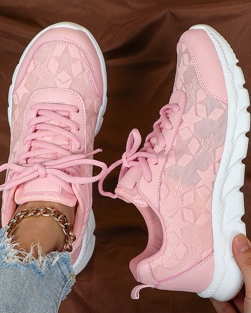 Eenvoudige effenkleurige ademende veterschoenen