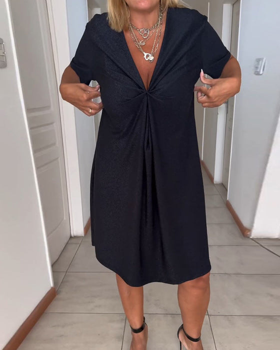 Gedraaide jurk met korte mouwen en V-hals