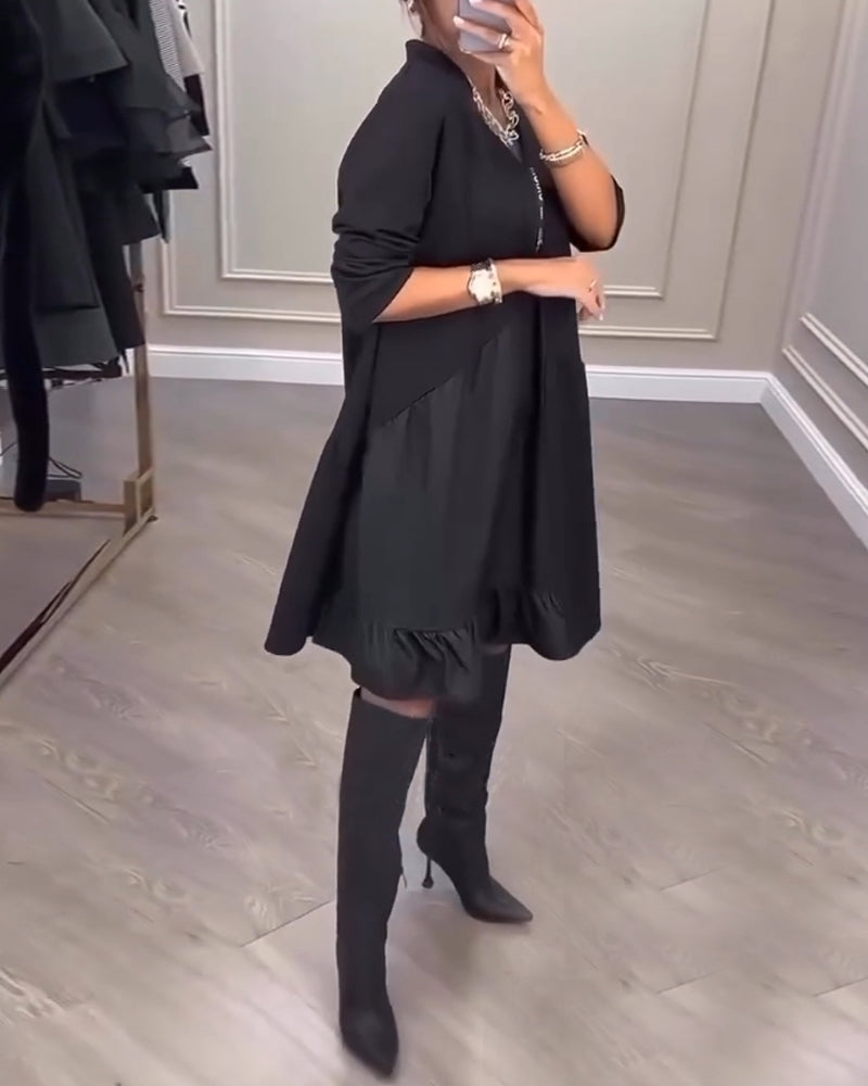 Jurk met een artistieke flair en een V-hals