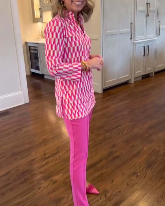 Top met opstaande kraag en negenkwartmouwen met print