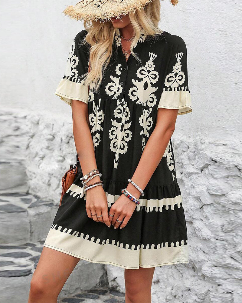 Elegante jurk met knopen en korte mouwen met print