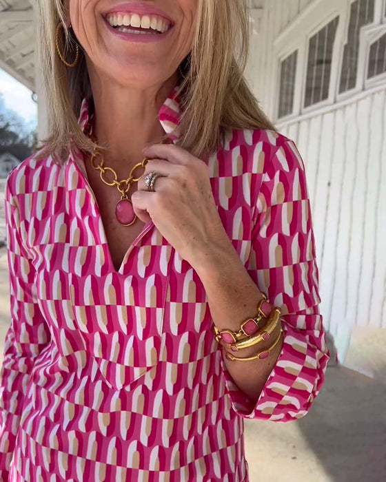 Top met opstaande kraag en negenkwartmouwen met print