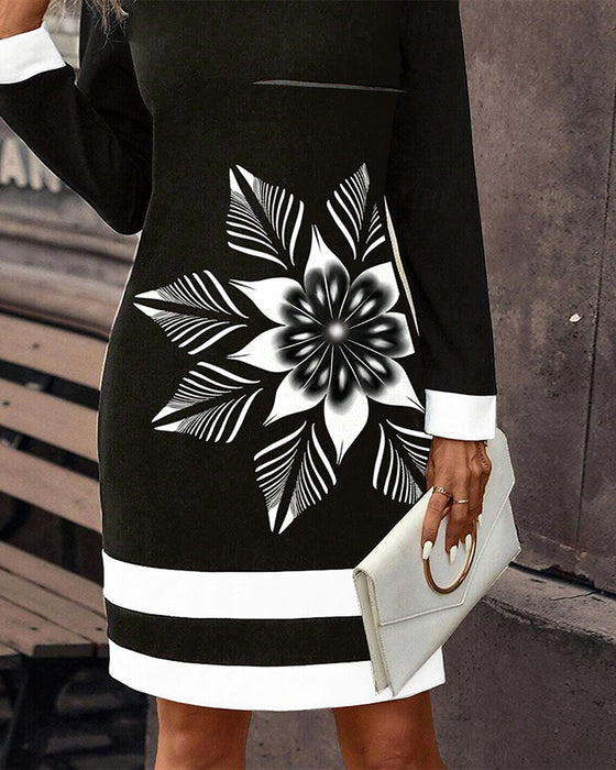 Grote bloemenjurk met ronde hals en kleurblokken