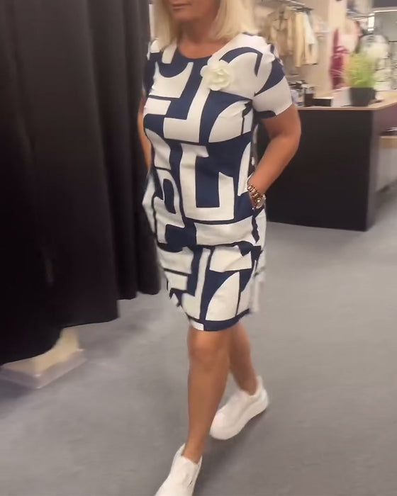 Jurk met ronde hals en zak met geometrische print