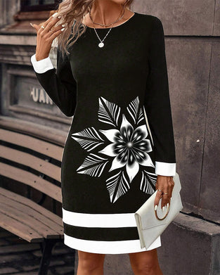 Grote bloemenjurk met ronde hals en kleurblokken