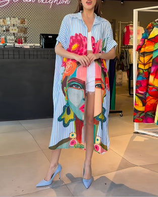 Verticale gestreepte blouse met reverssplit en karakterprint