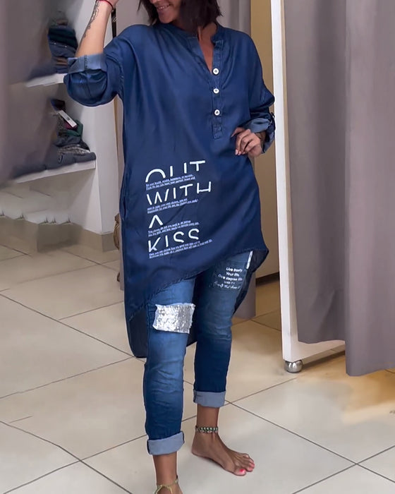 Bovenkant met onregelmatige knopen en letterprint