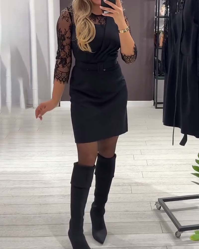 Jurk Met Taille-Omlijstend Design En Patchworkdetails