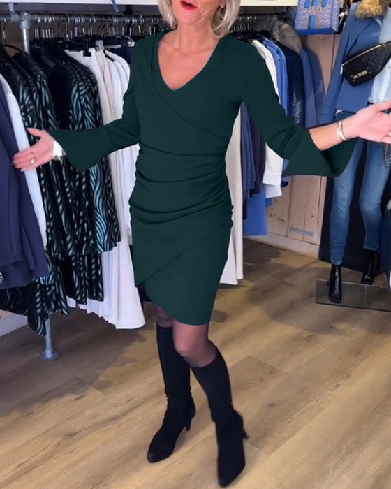 Jurk met V-hals en uitlopende mouw