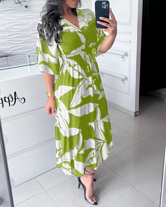 Elegante jurk met V-hals, driekwart mouw en trekkoord