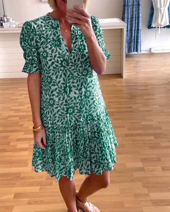 Geplooide jurk met bloemenprint en pofmouwen