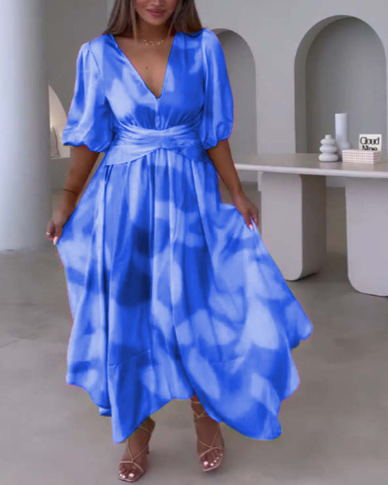 Elegante jurk met diepe V-hals en halve mouwen met print