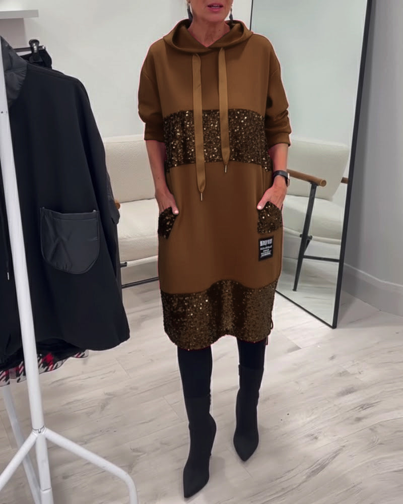 Jurk Met Capuchon En Modieus Patchwork