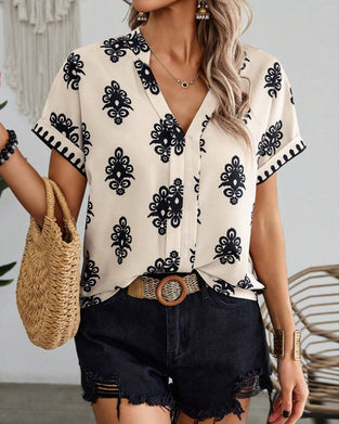 Elegante blouse met korte mouwen en V-hals met print