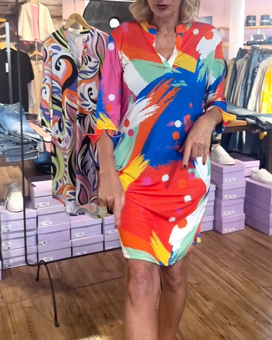 Elegante jurk met V-hals en kleurrijke print