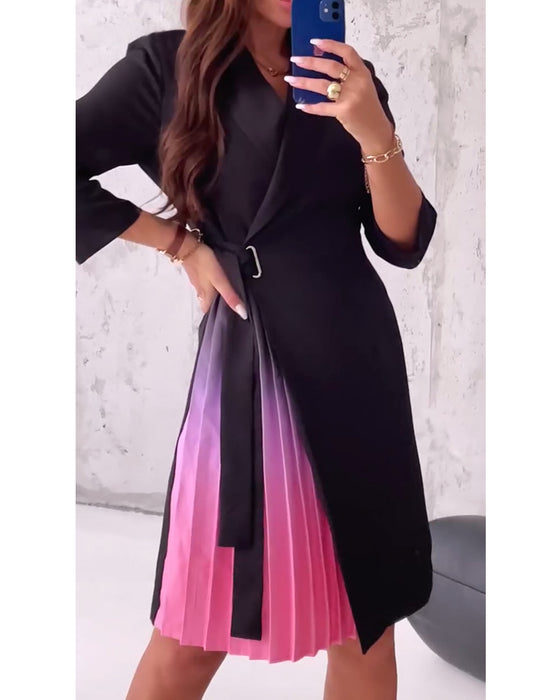 Modieuze jurk met revers veter en plooi