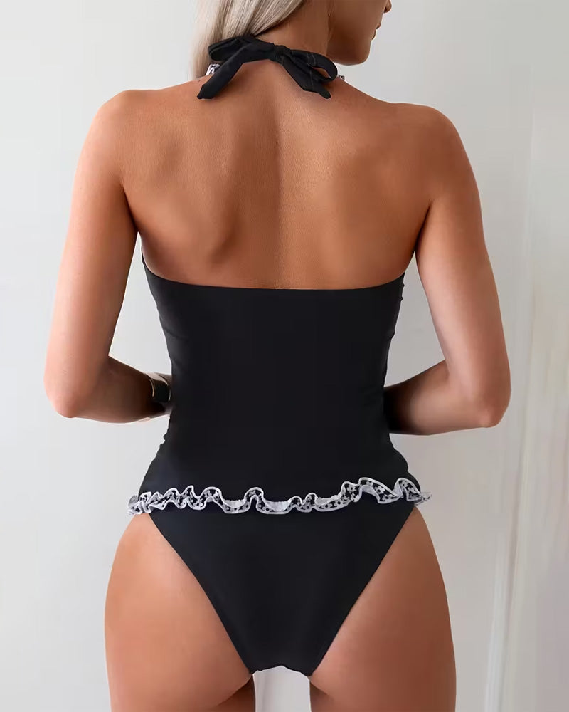 Tweedelig badpak met casual ruches en V-hals.