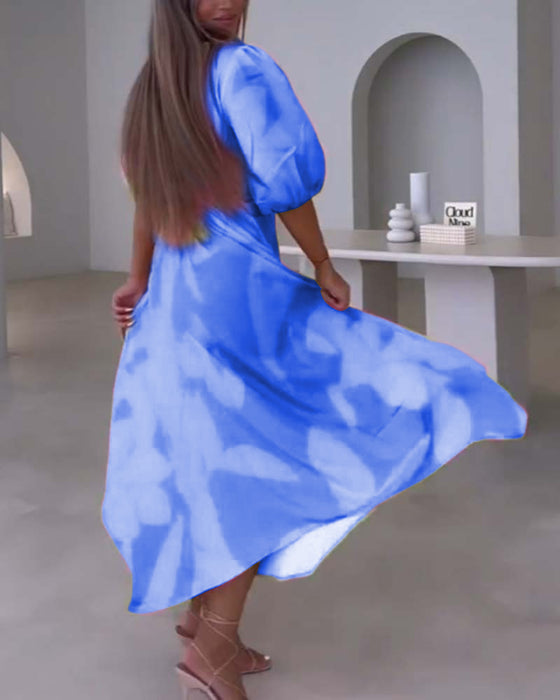 Elegante jurk met diepe V-hals en halve mouwen met print