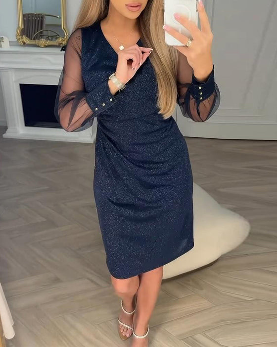 Glinsterende Jurk Met V-Hals En Patchworkdetails