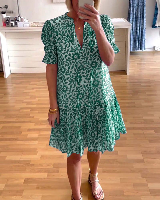 Geplooide jurk met bloemenprint en pofmouwen
