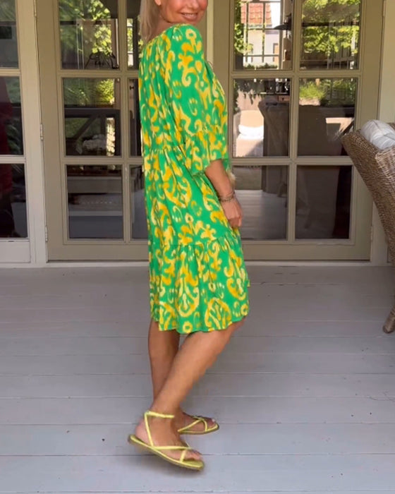 Jurk met losse print en klokmouwen