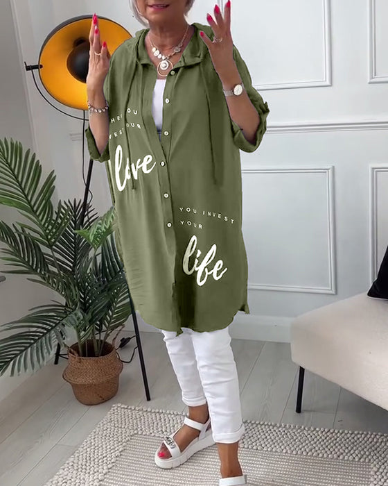 Jas met capuchon en letterprint