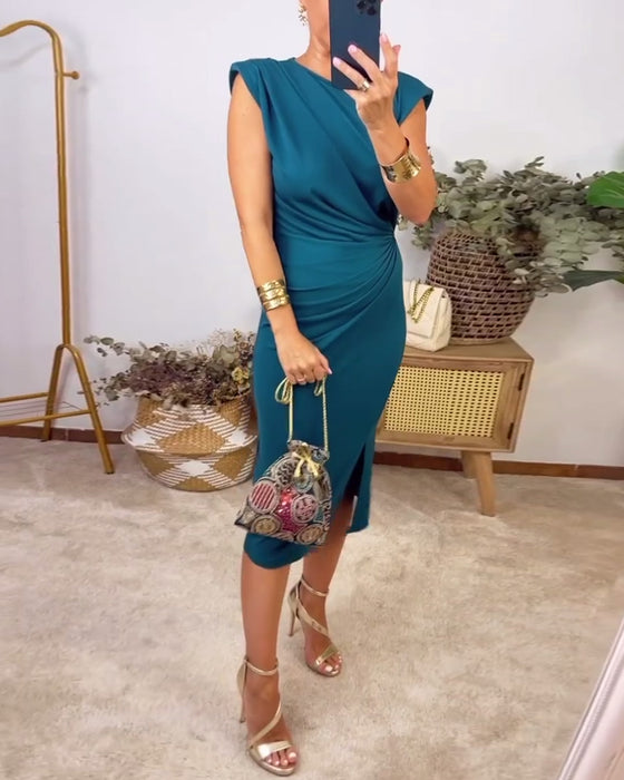 Mouwloze effen jurk met geplooide split