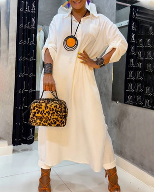 Effenkleurige jurk met revers en zak