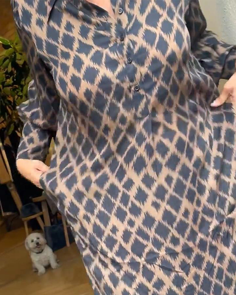 Elegante jurk met contrasterende geometrische print en revers