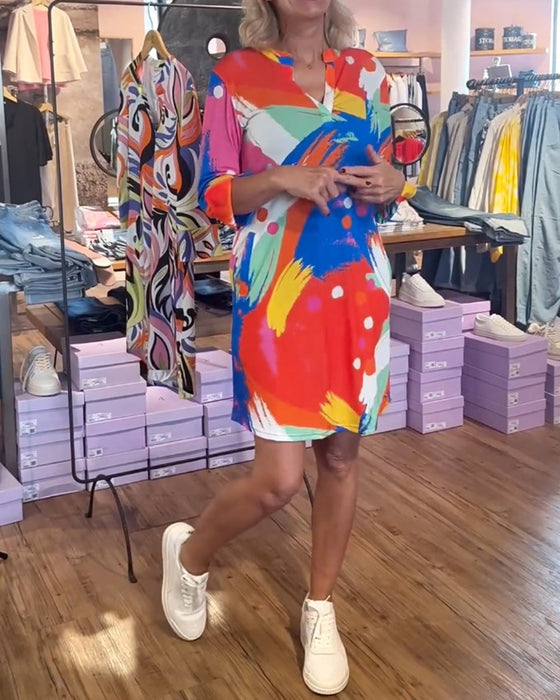 Elegante jurk met V-hals en kleurrijke print