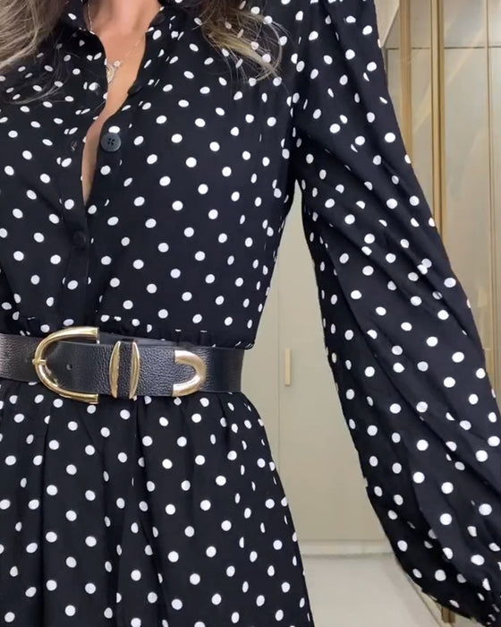 Modieuze polkadot jurk met knoop split en ruche