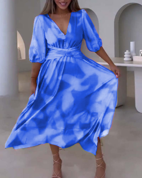 Elegante jurk met diepe V-hals en halve mouwen met print