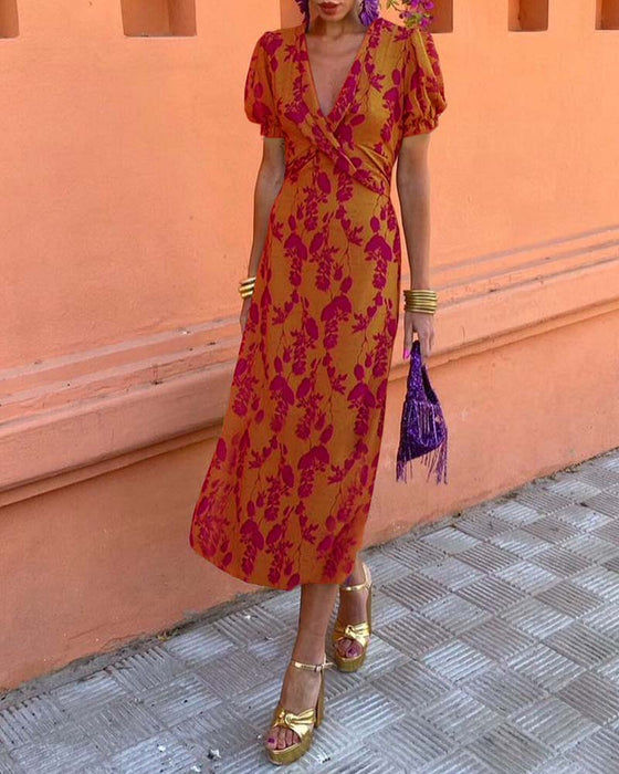 Elegante A-lijnjurk met bladprint en diepe V-pofmouwen