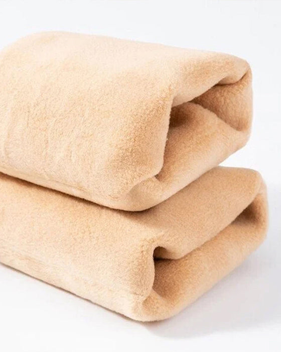 Onberispelijke benen, doorschijnende, warme, met pluche gevoerde elastische panty