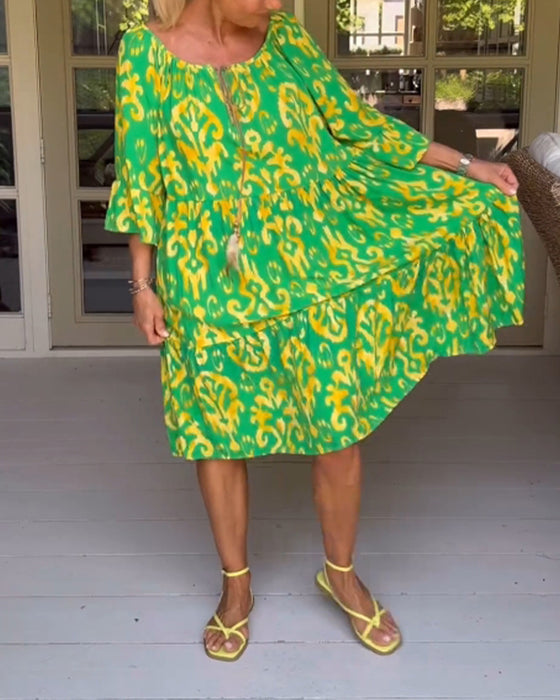 Jurk met losse print en klokmouwen