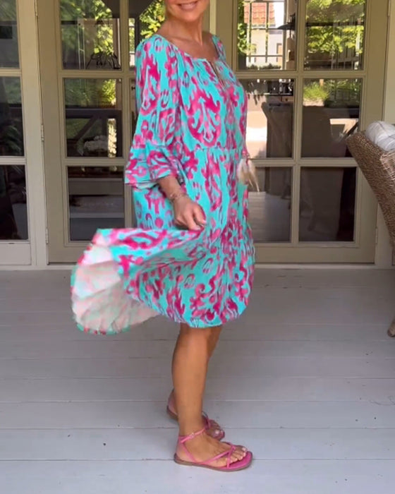 Jurk met losse print en klokmouwen