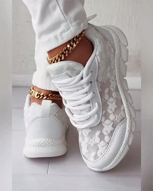 Eenvoudige effenkleurige ademende veterschoenen