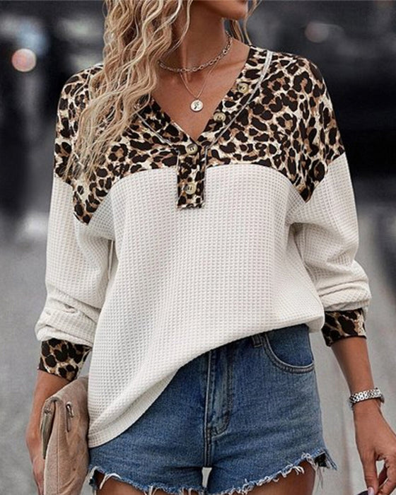 Casual luipaardprint sweatshirt met V-hals en knoop
